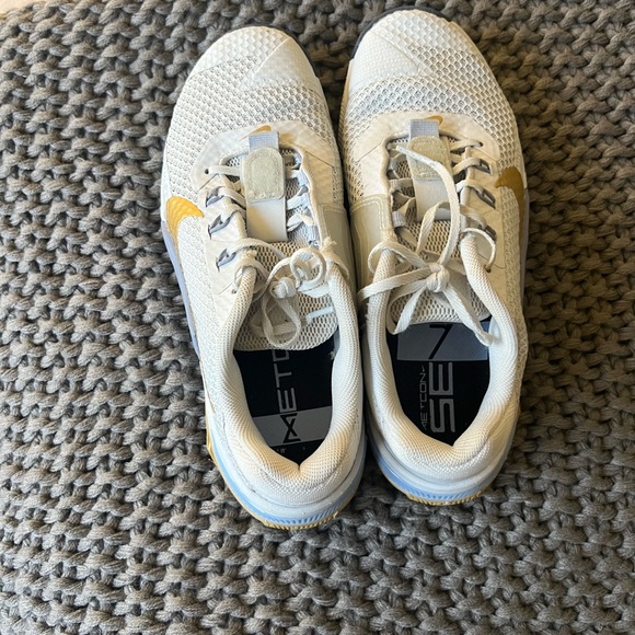 Nike metcon size 8 - Picture 3 of 6